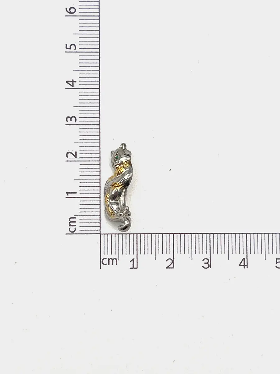 Купить Брошь "Кошка" из серебра с изумрудами - Брошь, Серебро - 925/1 000 в интернет-магазине кристалл мечты в Москве