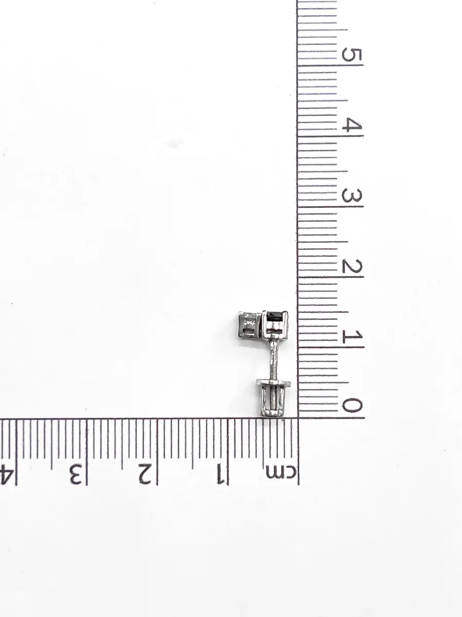 Купить Серьги-пусеты из золота с бриллиантами выращенными и бриллиантами черными - Серьги-пусеты, Золото - 585 в интернет-магазине кристалл мечты в Москве