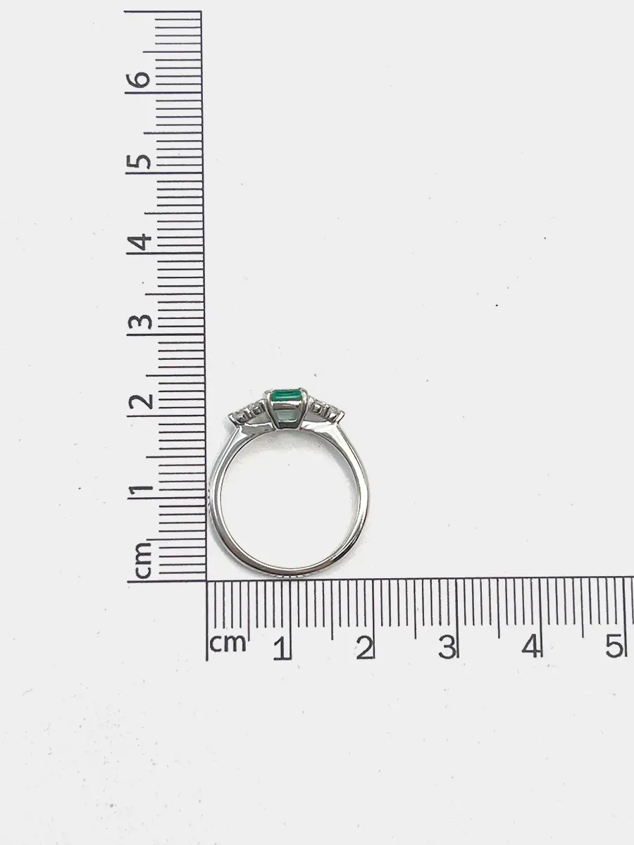 Купить Кольцо с изумрудом природным и бриллиантами, золото 585 - Кольцо , Золото - 585 в интернет-магазине кристалл мечты в Москве